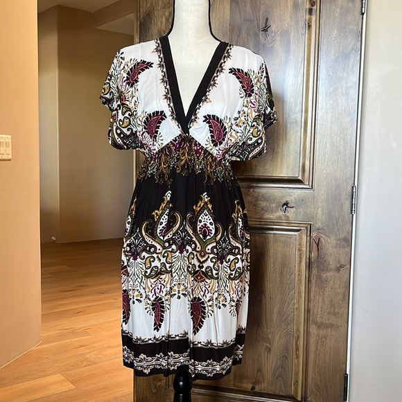 Xhilaration Dresses & Skirts - Paisley Printed Sun Dress w/ Cinch Waist